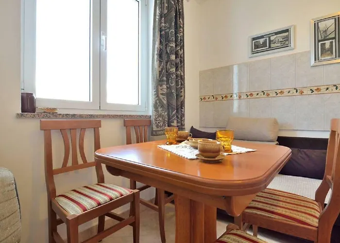 Iva Apartments&bikes * פולה